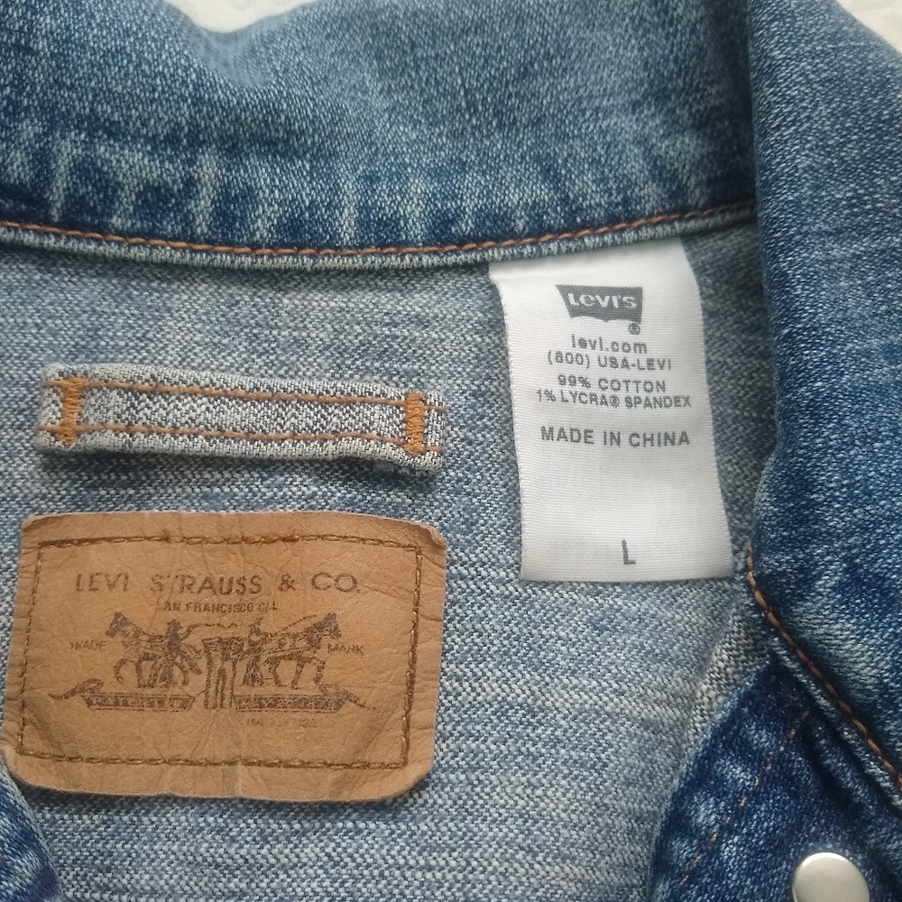 Levi's Denim Boxy Utility Jacket Patch Pockets - image 2